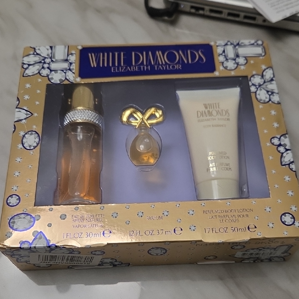Elizabeth Taylor White Diamonds Gift Set - Gold and Cream